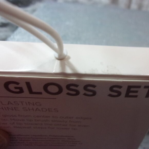 M-53 NEW IN PACKAGE 4 LONG LASTING LIP GLOSS SET - Picture 8 of 9